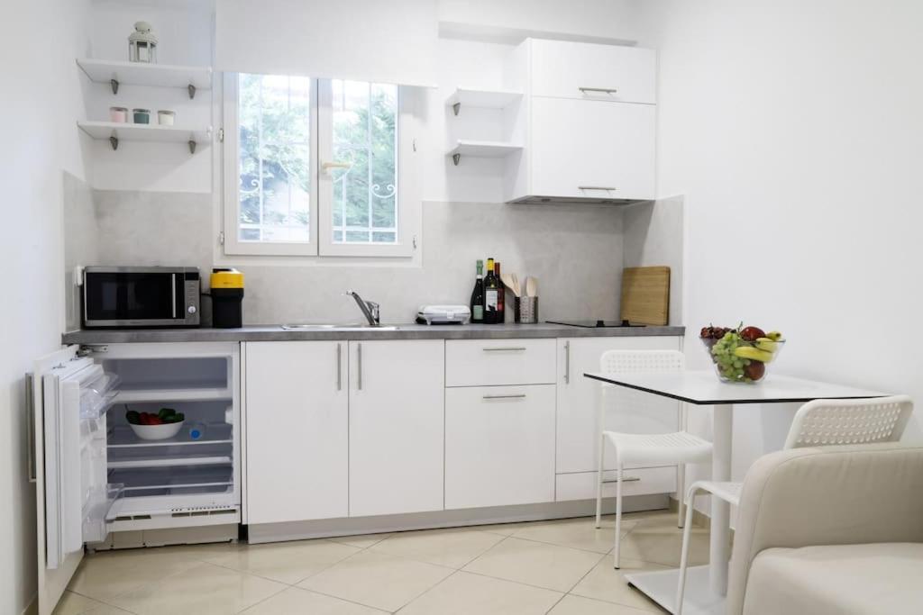 Cozy Apartment Near Airport Koropion Ngoại thất bức ảnh